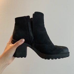 Cute Matte Finished Leather Booties from Vagabond!
